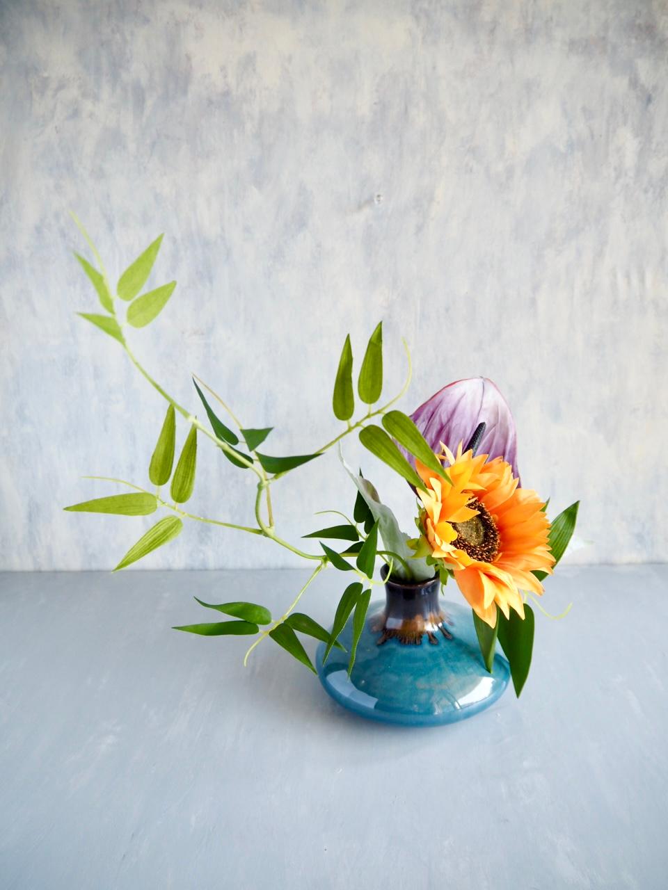 【花器付き】笹の葉とひまわりとアンスリュームの夏の和風アレンジ | 11枚目