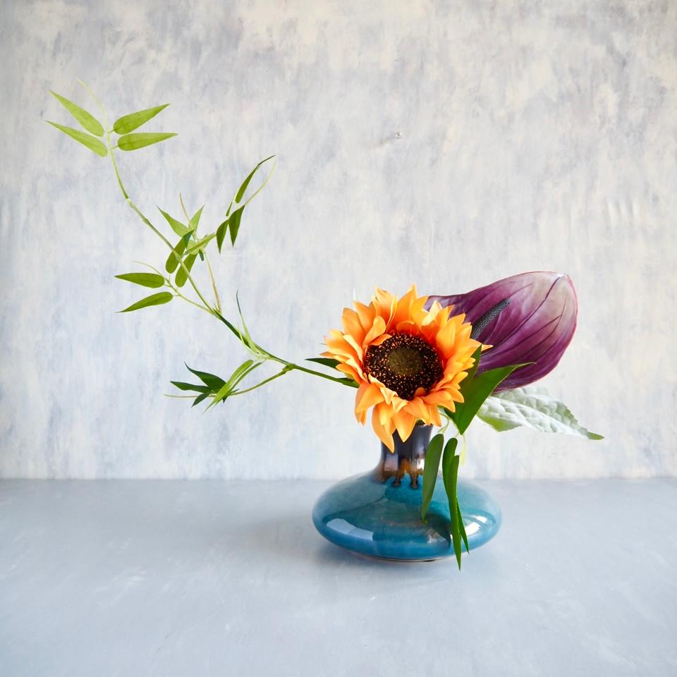 【花器付き】笹の葉とひまわりとアンスリュームの夏の和風アレンジ | 13枚目