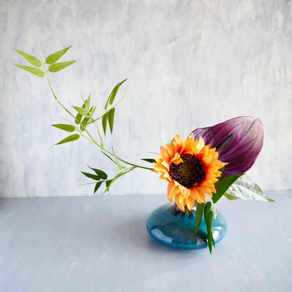 【花器付き】笹の葉とひまわりとアンスリュームの夏の和風アレンジ | 8枚目