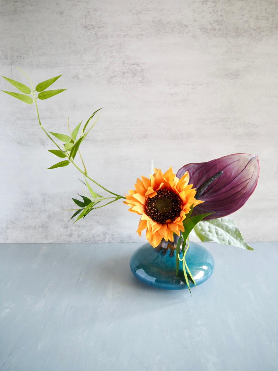 【花器付き】笹の葉とひまわりとアンスリュームの夏の和風アレンジ | 5枚目