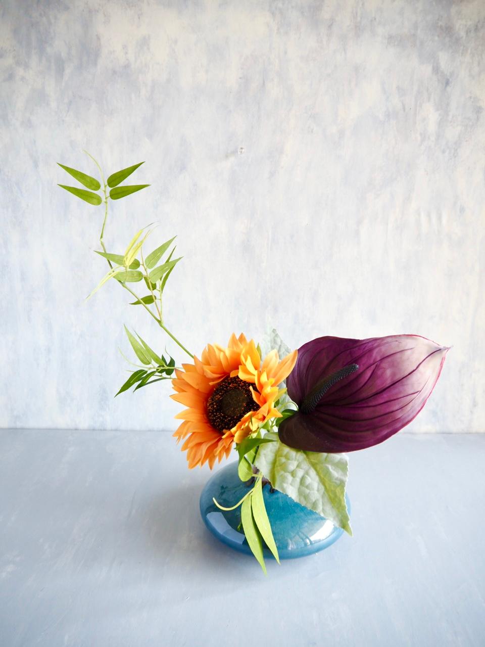 【花器付き】笹の葉とひまわりとアンスリュームの夏の和風アレンジ | 10枚目