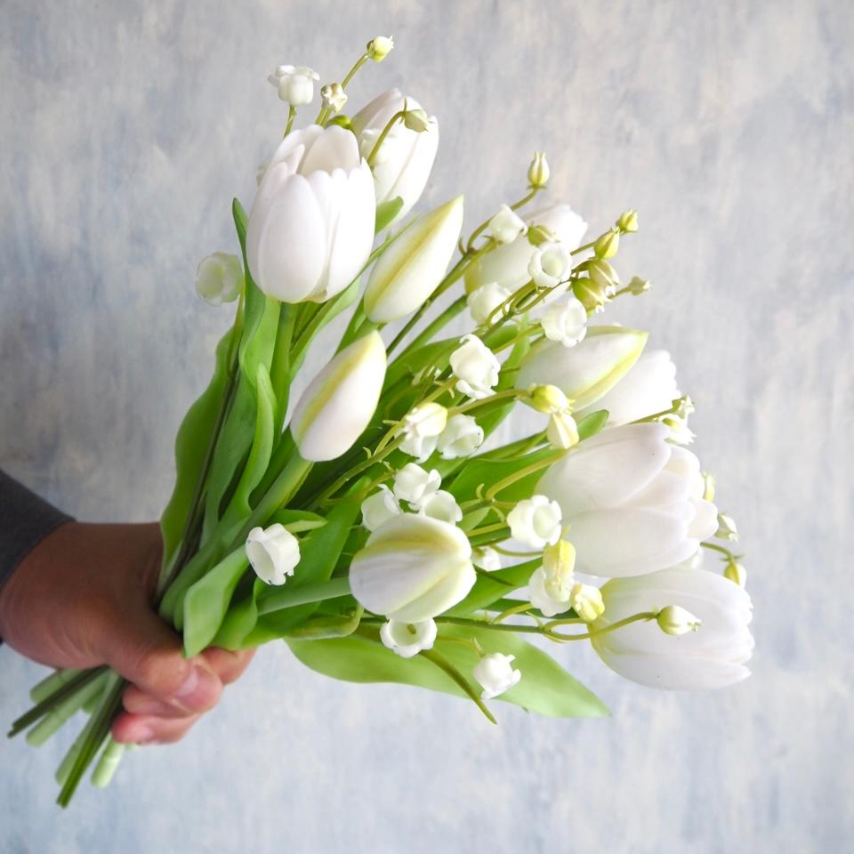 リアル造花チューリップとスズランのブーケアレンジ | 4枚目