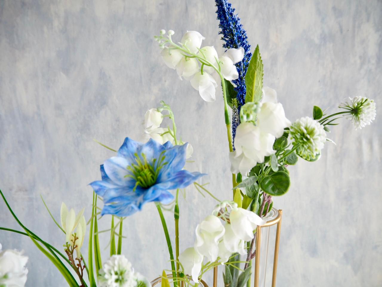 《art stand flora》アートスタンドフローラ初夏の花アレンジ  ３連ガラス付きゴールドスタンド | 2枚目