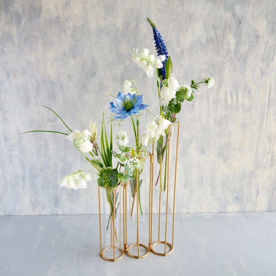 《art stand flora》アートスタンドフローラ初夏の花アレンジ  ３連ガラス付きゴールドスタンド | 4枚目