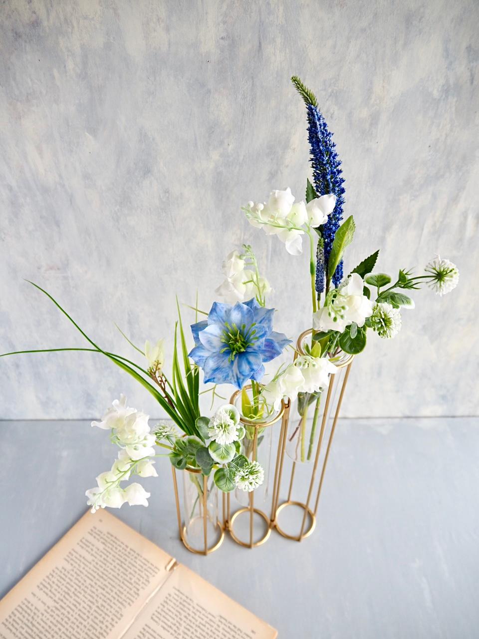 《art stand flora》アートスタンドフローラ初夏の花アレンジ  ３連ガラス付きゴールドスタンド | 6枚目