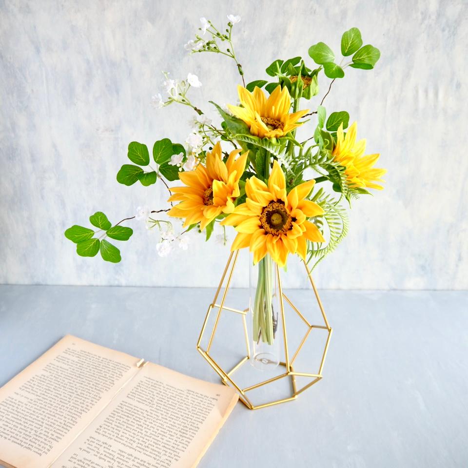 幾何学的ゴールドワイヤー花瓶setひまわりブーケのナチュラルアレンジ