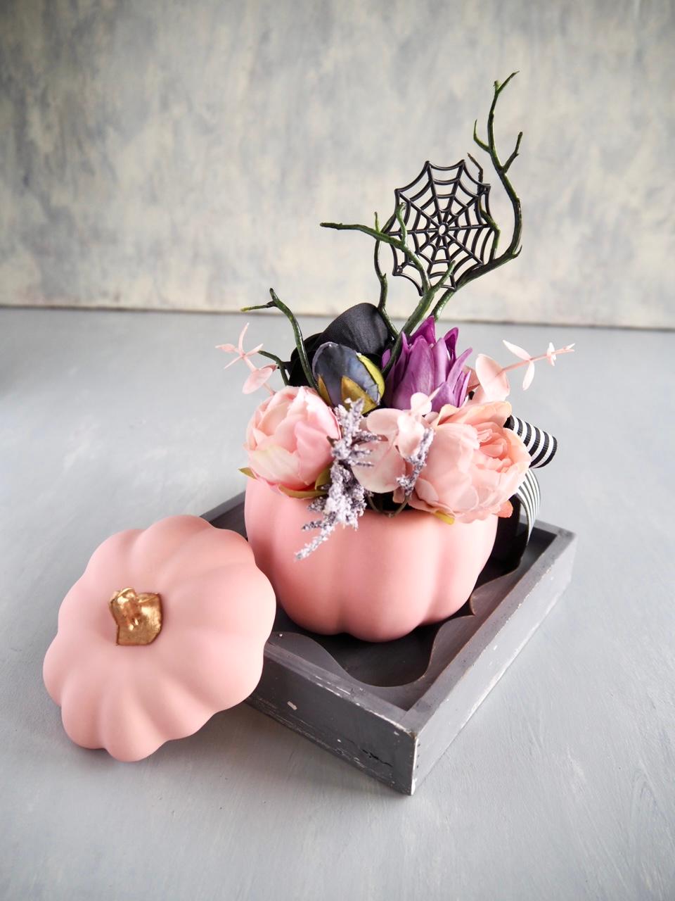 【ハロウィンアレンジ 】ピンクパンプキンと黒薔薇のフラワーボックス アーティフィシャルフラワーアレンジ