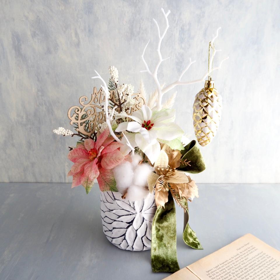 ホワイトゴールドのクリスマスアレンジ【上品な大人インテリアポインセチア・コットン・リボン付き　アーティフィシャルフラワー