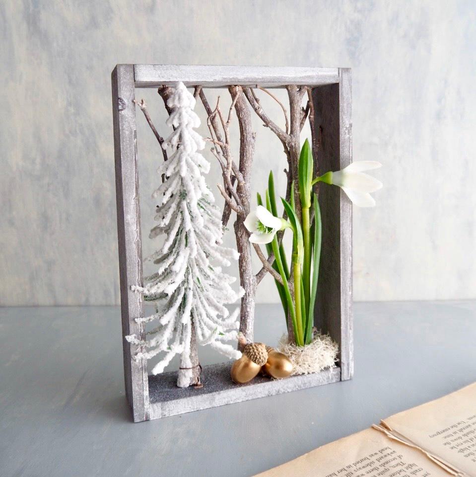 White Frame Garden – 窓辺の冬景色 –スノードロップと雪の木々のフレームアレンジ