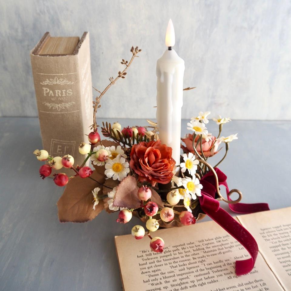 – 秋の灯火のアレンジ –LEDキャンドル／ベリーとローズのキャンドルアレンジ