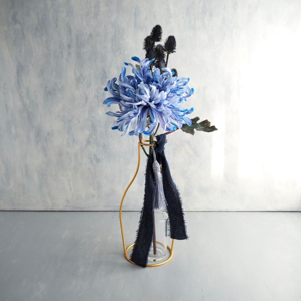 【ブルーグラデーションマム、ダークブルーアザミ】｜アーティフィシャルフラワー 花瓶アレンジ| 冬｜ギフト・インテリア